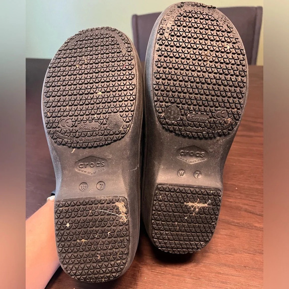 Crocs leopard-print clog women’s shoes size 7. - Picture 3 of 7